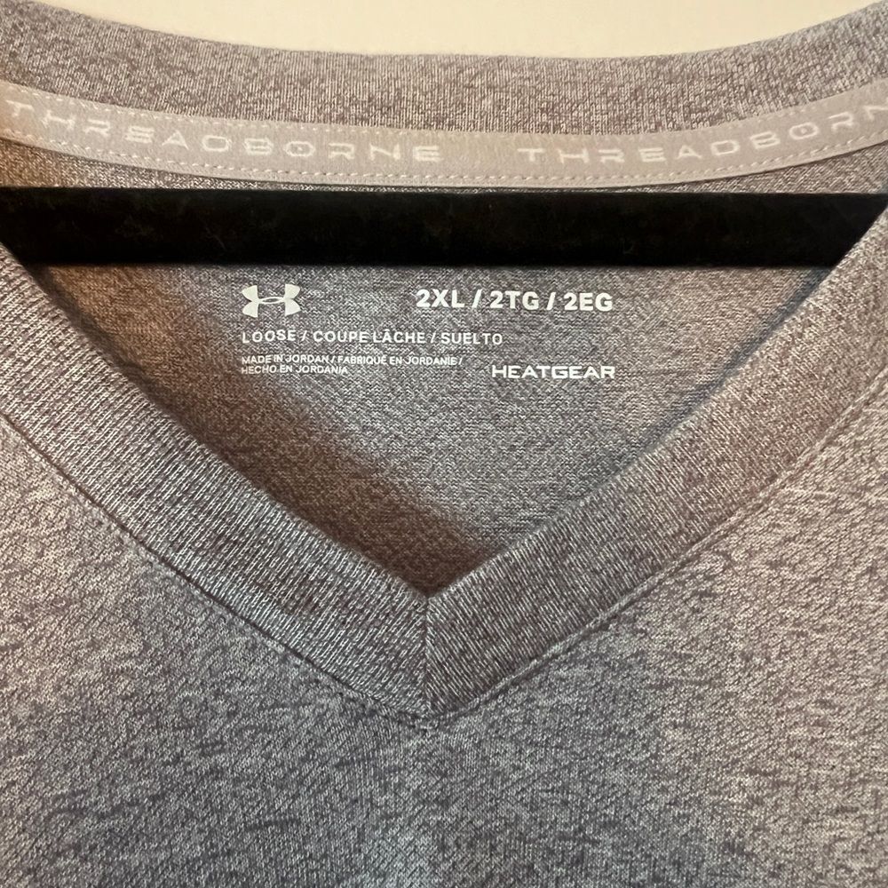 Under Armour Tshirt - Picture 3 of 4
